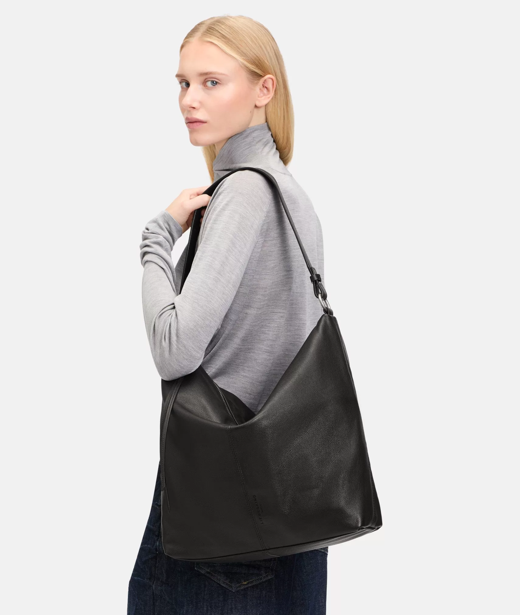 LIEBESKIND BERLIN Shoulder Bags>Aissa Hobo L black