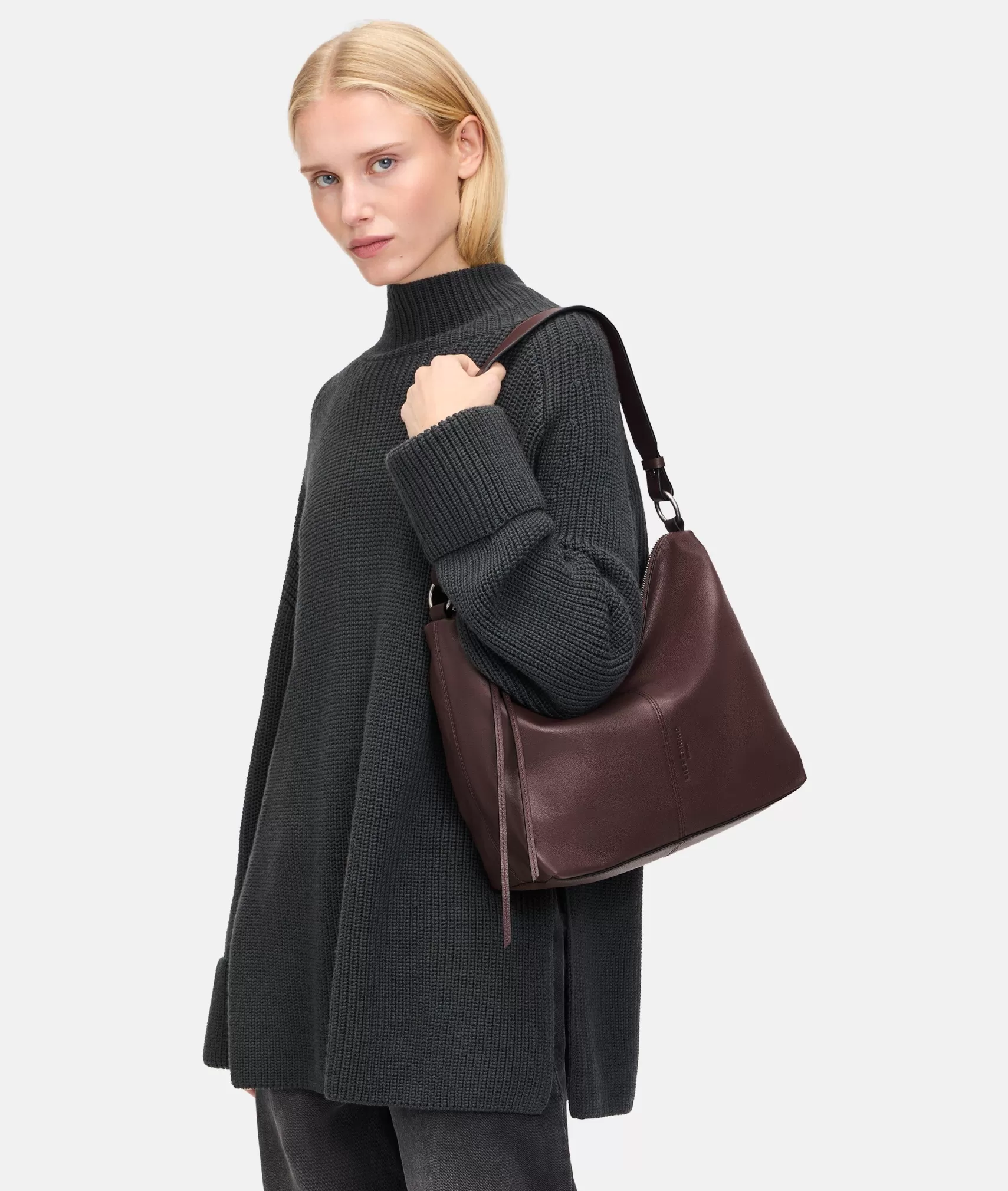 LIEBESKIND BERLIN Shoulder Bags>Aissa Hobo M bordeaux