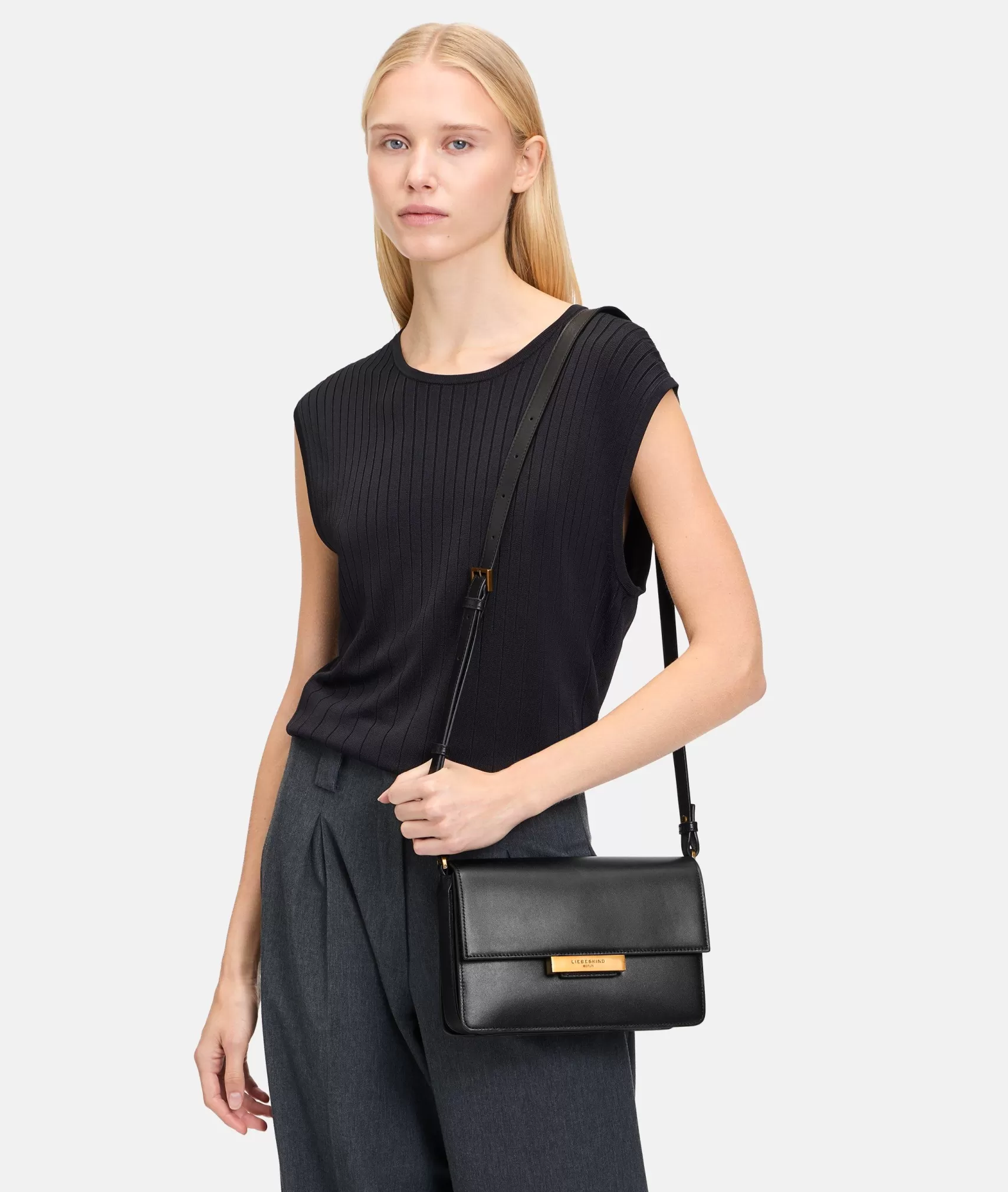 LIEBESKIND BERLIN Bestsellers | Leather Bags>Alex Crossbody M black