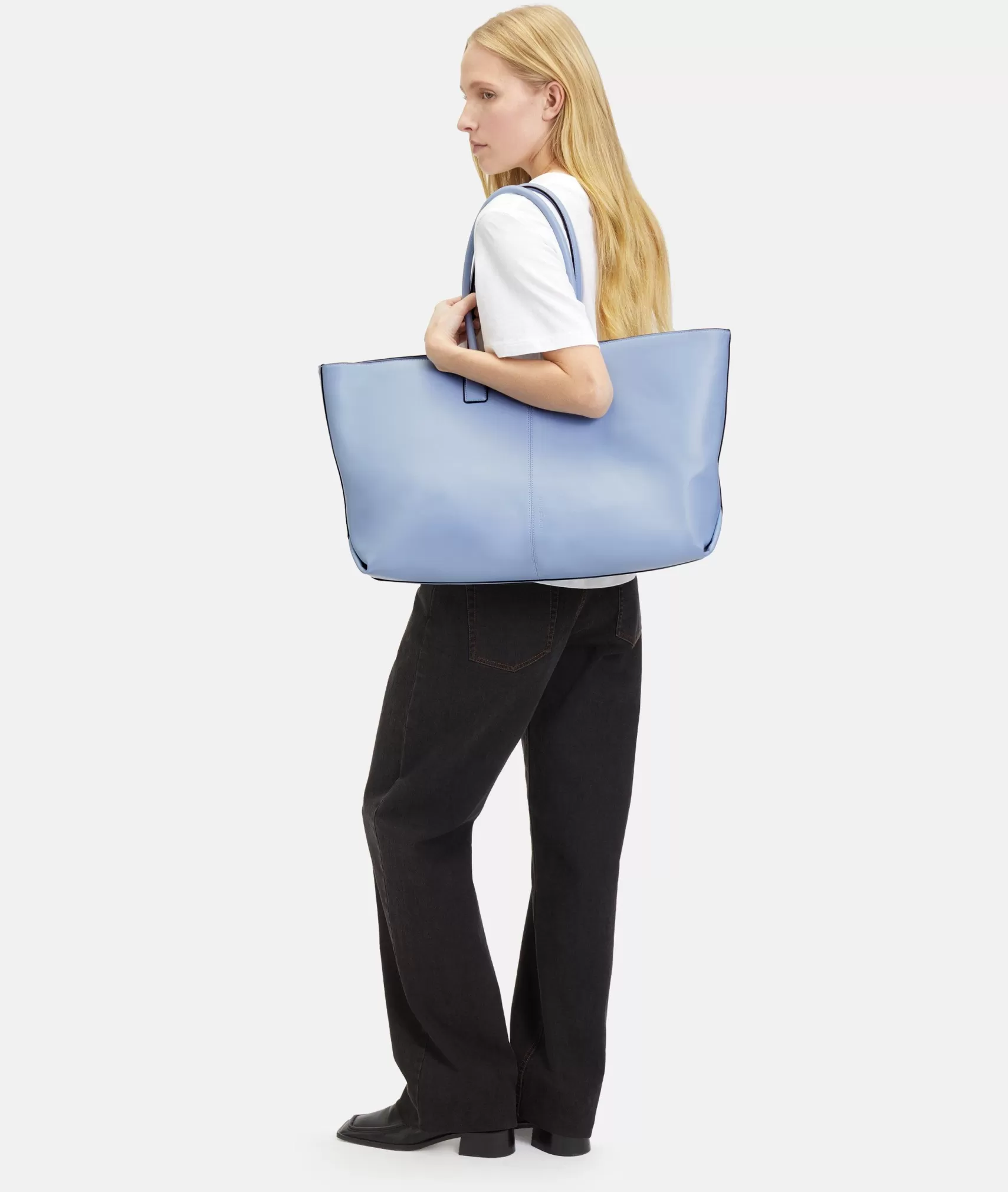 LIEBESKIND BERLIN Leather Bags | Shopper>Chelsea L lightblue