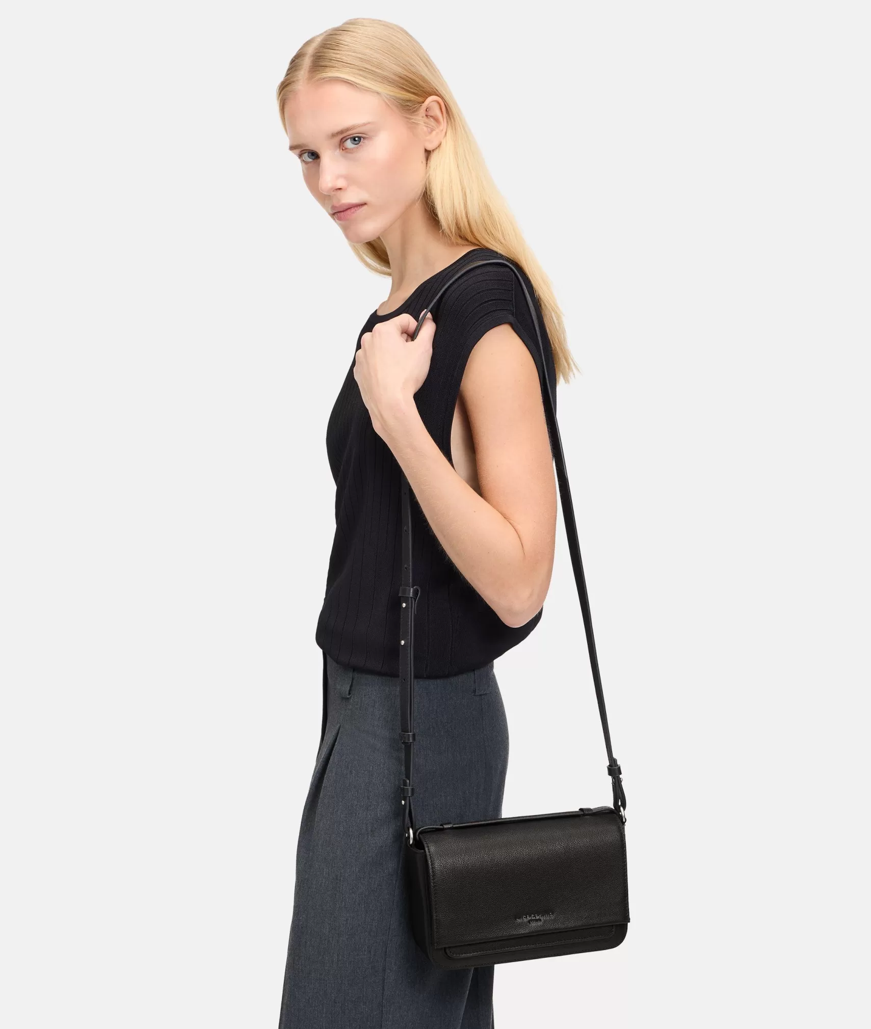 LIEBESKIND BERLIN Leather Bags | Sling Bags>Lea Crossbody S black